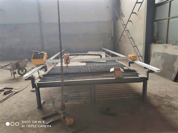 信爾小型數(shù)控等離子龍門(mén)切割機(jī)1