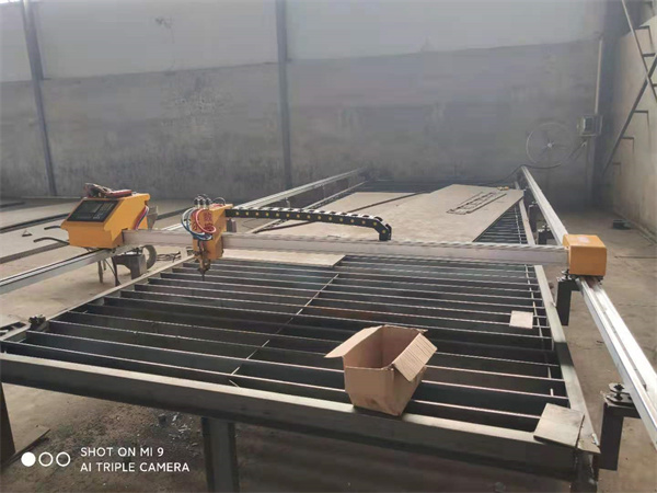 信爾小型數(shù)控等離子龍門(mén)切割機(jī)3